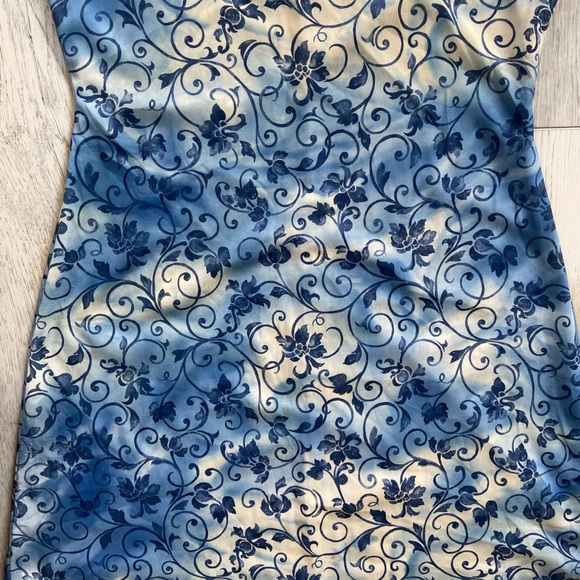 Blue and white floral sundress - Picture 7 of 9